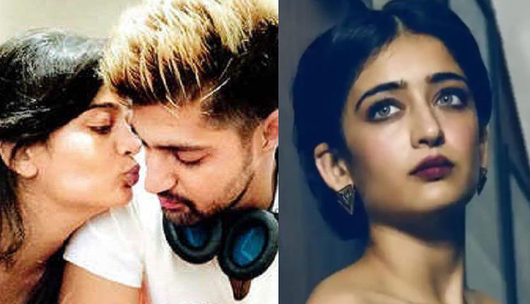 Akshara Haasan private pics