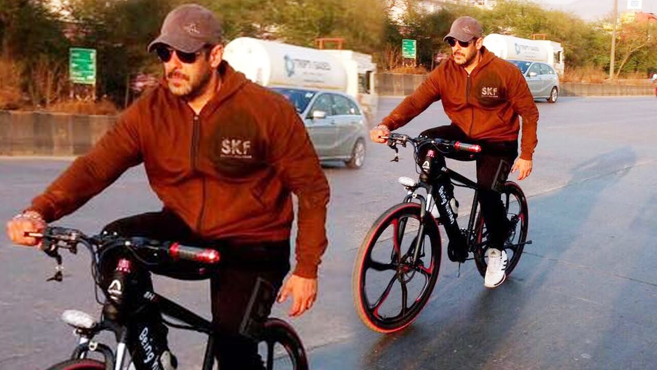 बीइंग ह्यूमन साइकिल पर निकले सलमान खान, फैन्स से मिलते हुए