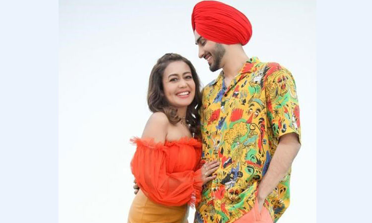 'खड तैनू मैं दस्सा':- नेहा कक्कड़ और रोहन प्रीत सिंह का नया म्यूजिक विडियो हुआ रिलीज